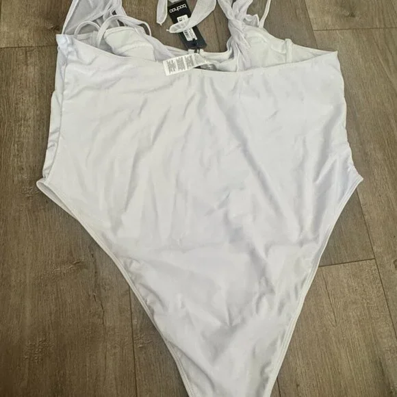 Boohoo Plus Tie Shoulder Underwired Swimsuit | Size 24 | NWT 💖 - Picture 3 of 4
